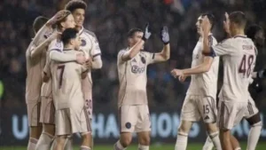 أياكس يقتنص أول فوز له في دوري أبطال أوروبا بعد تعادل مخيب أمام كاراباج 4-2